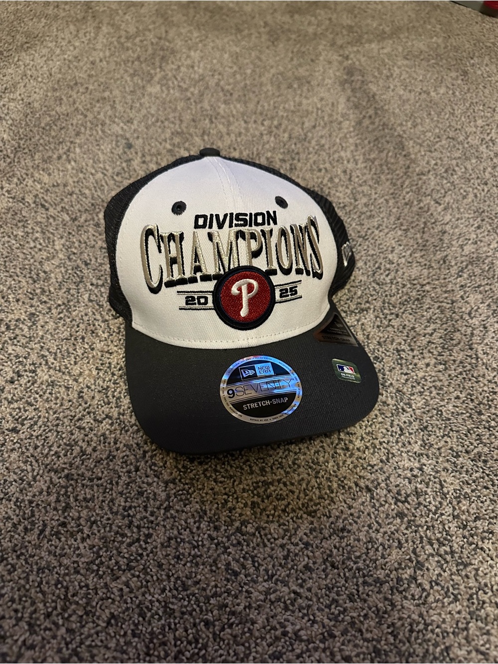 New Era Black & White Philadelphia Phillies Division Champions Hat